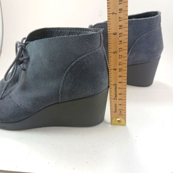 Crocs Womans Leigh Suede Wedge Bootie Gray Women 10 Lace-up 2.5 inch Heel....... - Picture 6 of 14